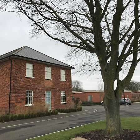 The Officers' Mess - The Garden Quarter Villa Bicester Bagian luar foto